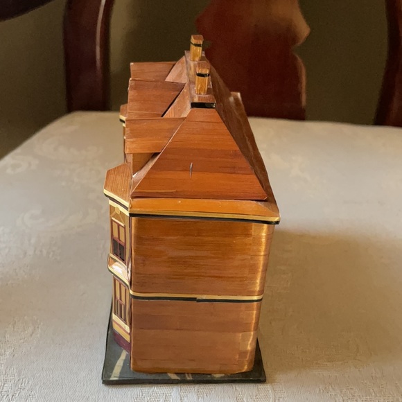 Vintage Victorian colonial bamboo, straw, wheat house opens into a trinket box - Picture 2 of 14